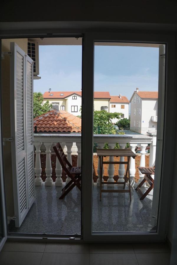 Mitra Apartments Malinska Bagian luar foto